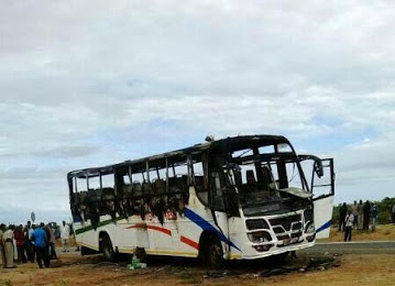 Basi la Mtei lachomwa moto na watu wenye hasira